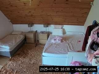 camsoda voyeurcam-julmodels-whitebed-2